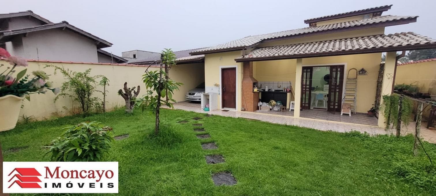 Casa para a venda a 50m do mar no Jardim Britãnia, Caraguatatuba