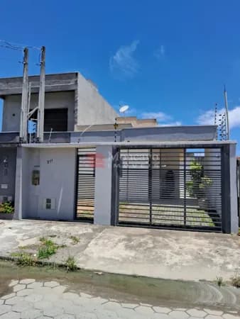 Casa à venda com 2 quartos no bairro Golfinho.