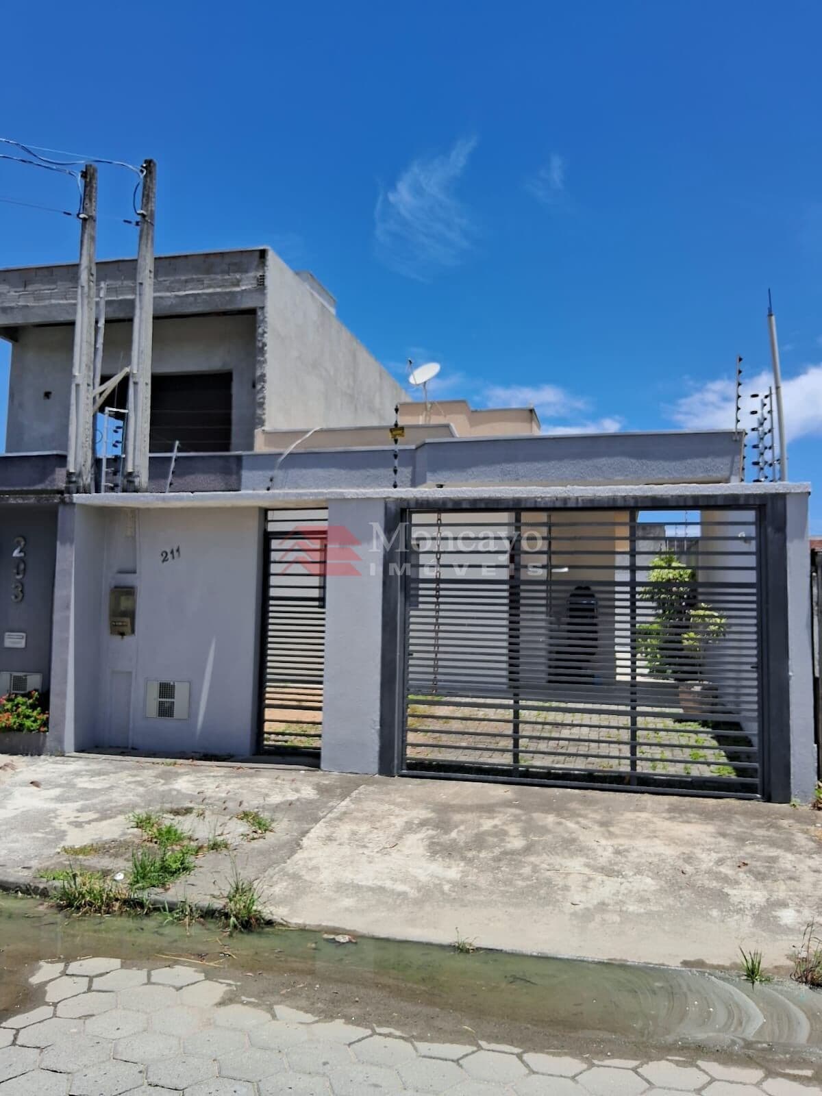 Casa à venda com 2 quartos no bairro Golfinho.