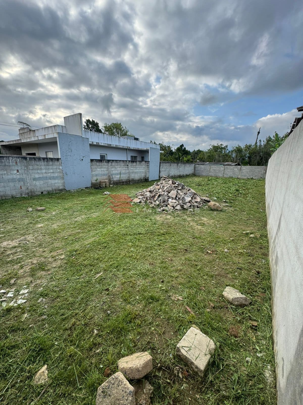 Ótimo terreno no Balneário dos Golfinhos, Caraguatatuba