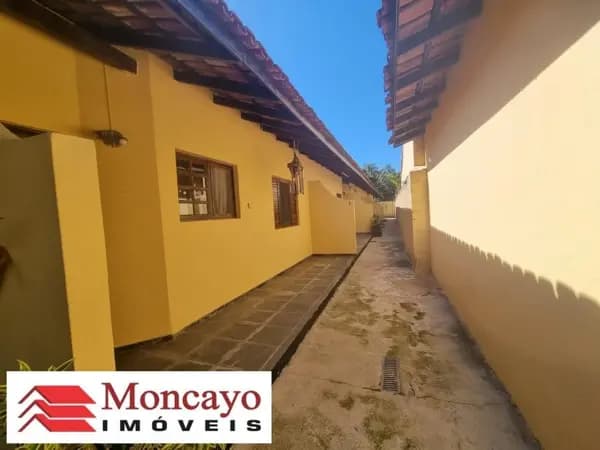Casa em condomínio para venda no Jardim Britãnia, Caraguatatuba - SP.