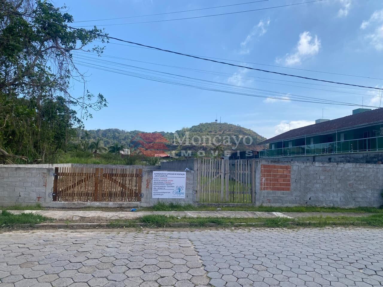 Terreno à venda na Martim de Sá, Caraguatatuba.