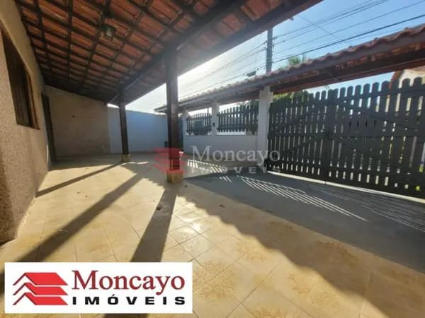 Casa perto do mar para venda com 3 quartos na Praia das Palmeiras, Caraguatatuba