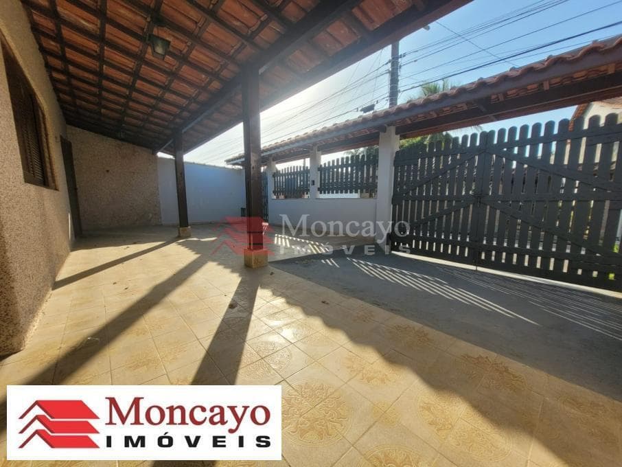 Casa perto do mar para venda com 3 quartos na Praia das Palmeiras, Caraguatatuba