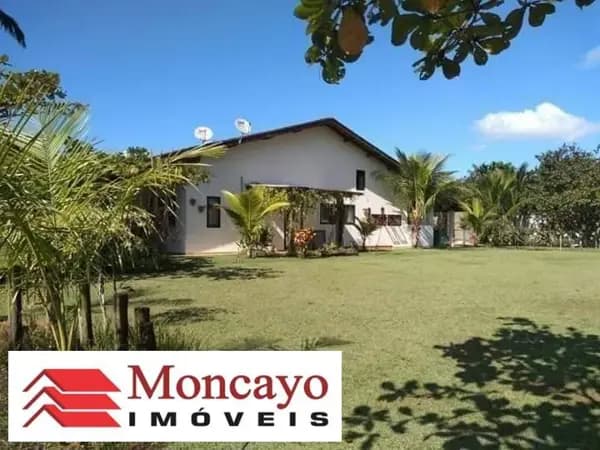 Casa em condomínio, amplo terreno, com piscina - Cond.fechado