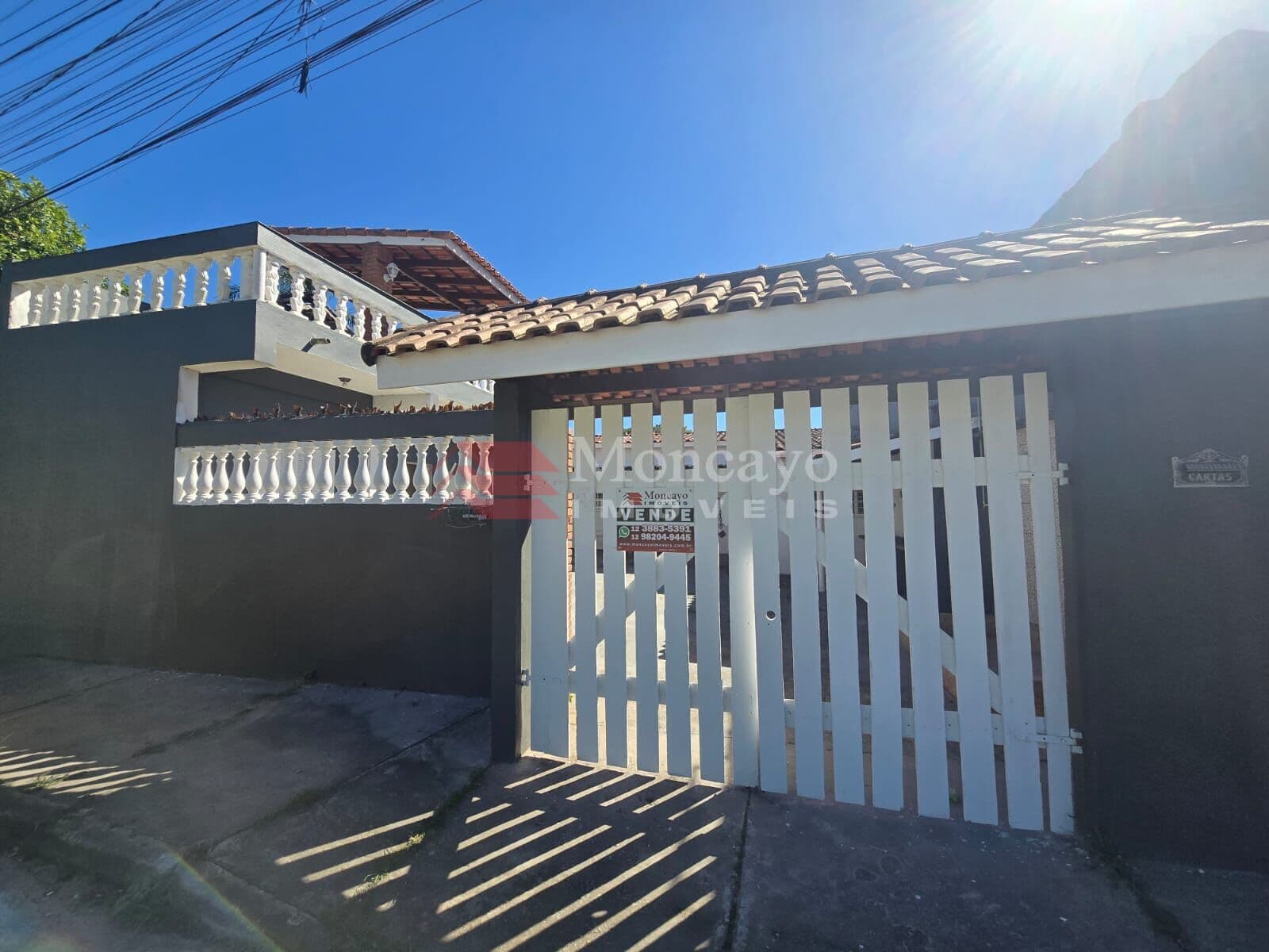 Casa à venda no bairro Jardim Aruan.