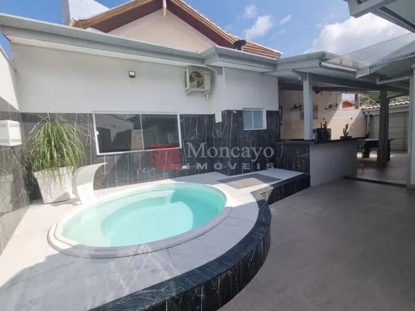 Casa residencial e comercial para venda no Centro de Caraguatatuba - SP.