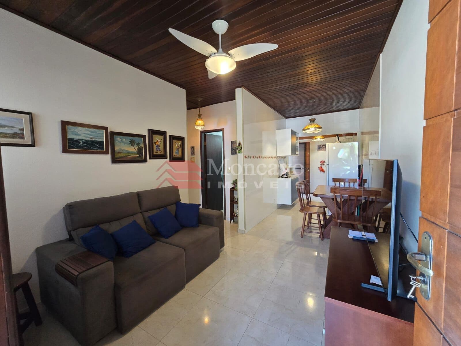 Casa em condomínio à venda no Jardim Britãnia, Caraguatatuba - SP.