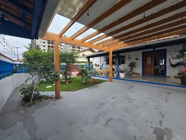Casa à venda com 3 suítes na Martim de Sá.