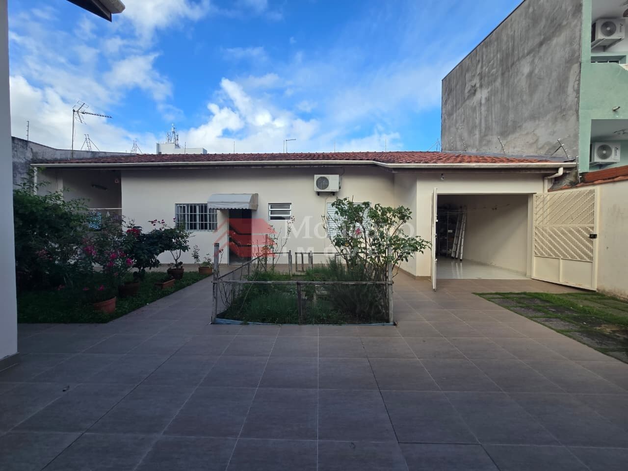 Casa à venda com 3 quartos e edícula no Sumaré.