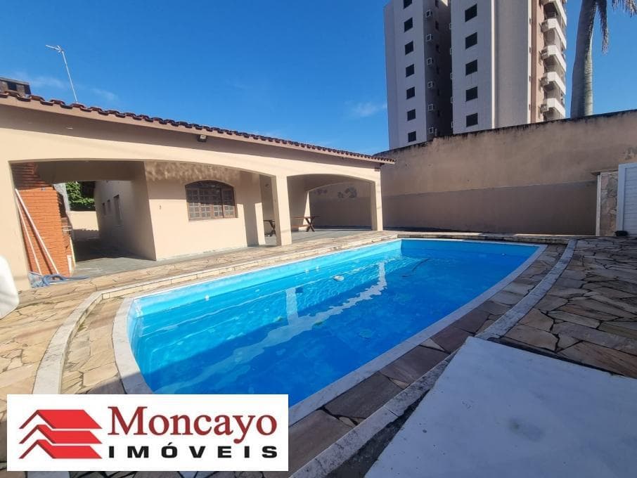 Casa para venda quase pé na areia com piscina na Martim de Sá, Caraguatatuba