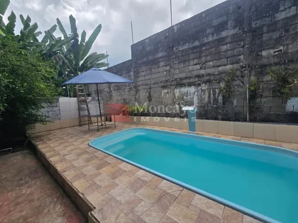 Casa com 2 quartos no Jardim Califórnia.