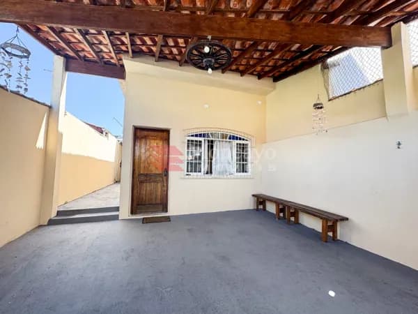 Casa com 3 quartos para venda no Poiares, Caraguatatuba - SP.