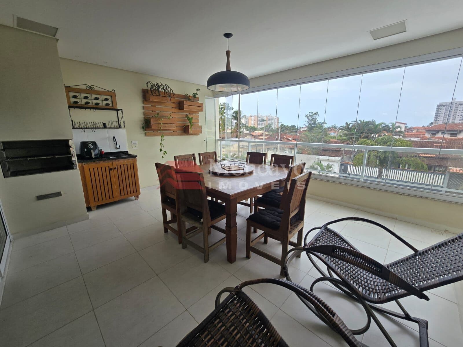 Apartamento à venda no bairro Indaiá, Caraguatatuba.