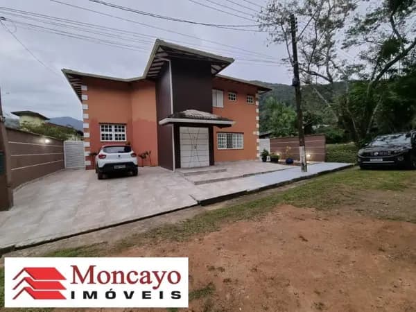 Sobrado com 3 suítes para venda no Loteamento Recanto Sandra, Martim de Sá, Caraguatatuba - SP.