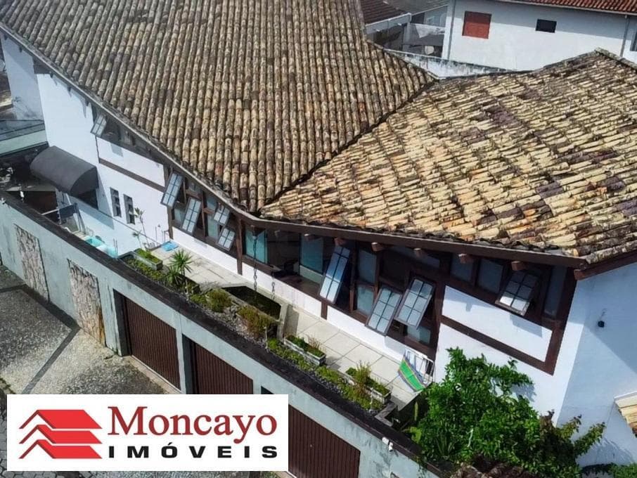 Sobrado com 3 suítes para venda no Jardim Primavera, Caraguatatuba