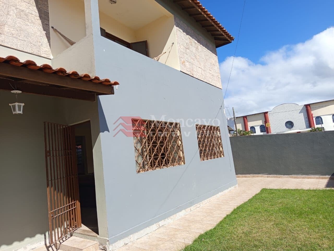 Sobrado com 3 quartos para venda no Indaiá.