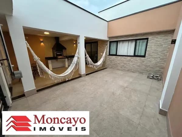 Casa para venda com design moderno no Centro, Caraguatatuba