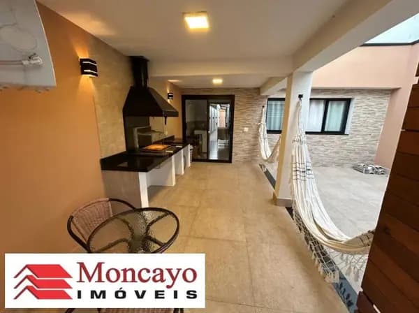 Casa para venda com design moderno no Centro, Caraguatatuba