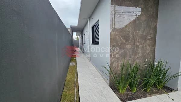 Casa para venda no Golfinho.