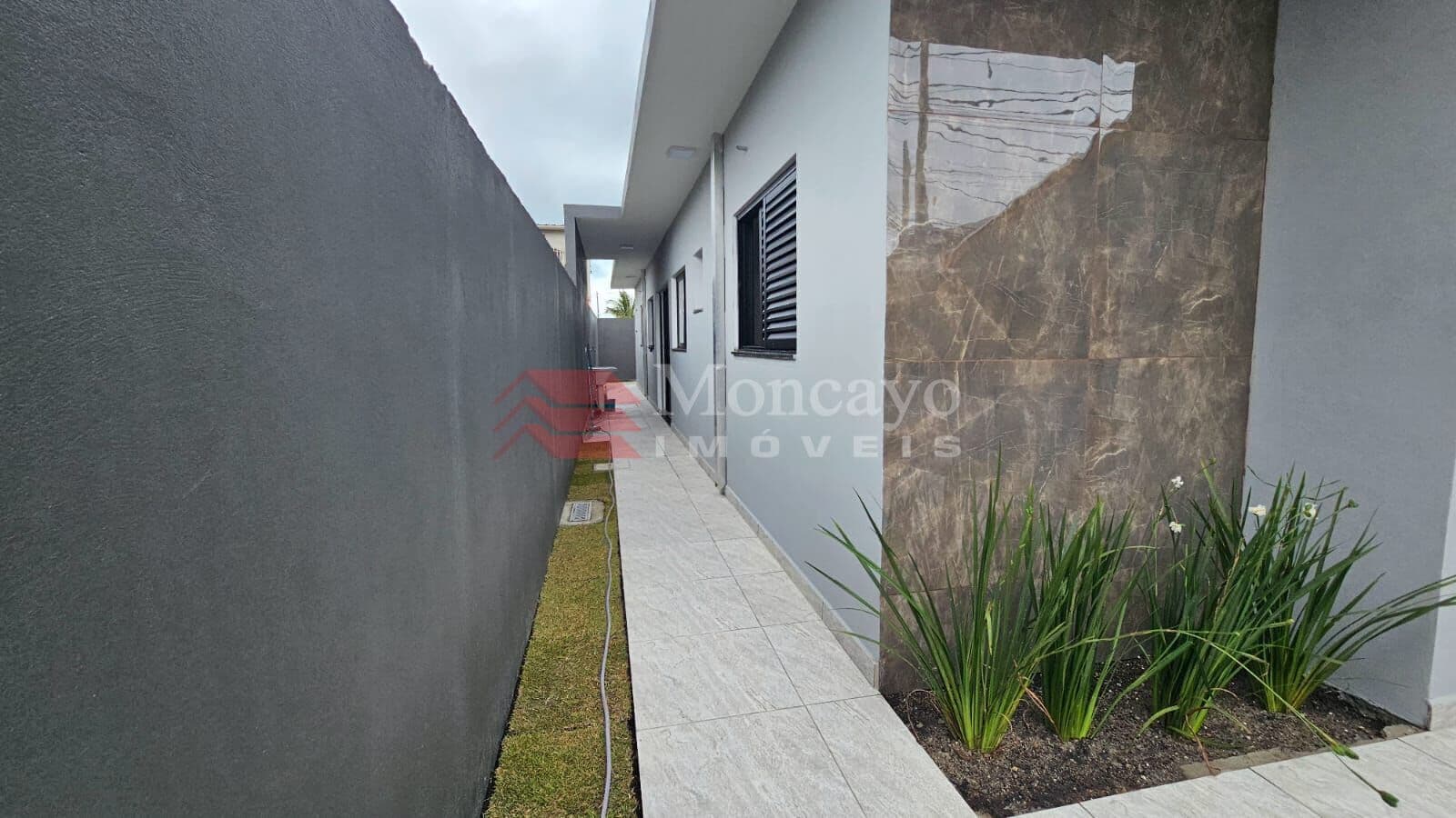 Casa para venda no Golfinho.