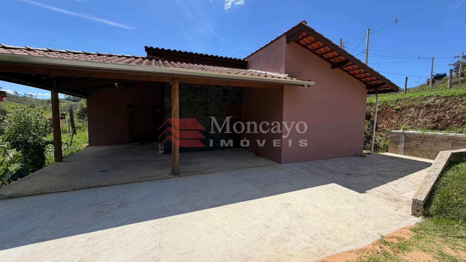 Casa (Chácara) com 2 quartos no Pouso Alto.