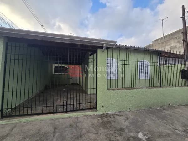 Casa com 2 quartos no Centro de Caraguatatuba.