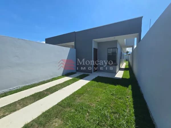 Casa à venda com 2 quartos no Golfinho.