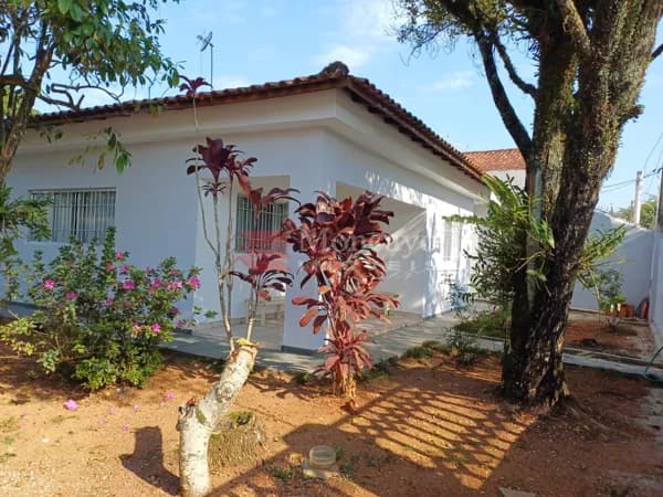 Casa com edícula de esquina para venda no Indaiá, Caraguatatuba