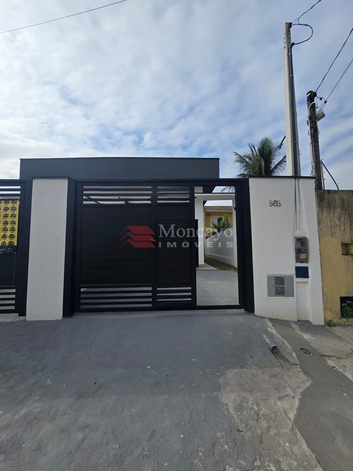 Casa nova com 2 quartos para venda no Golfinho, Caraguatatuba - SP.