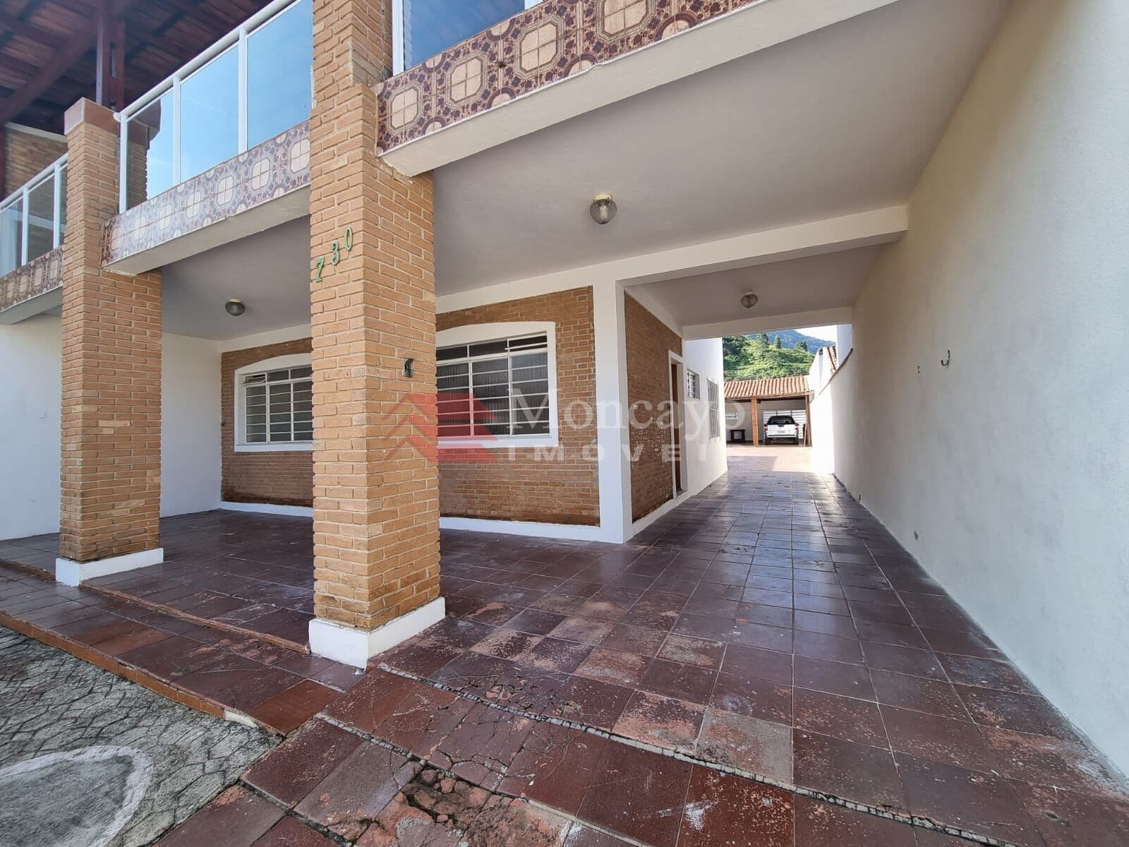 Sobrado com 5 quartos para venda no Centro, Caraguatatuba - SP.