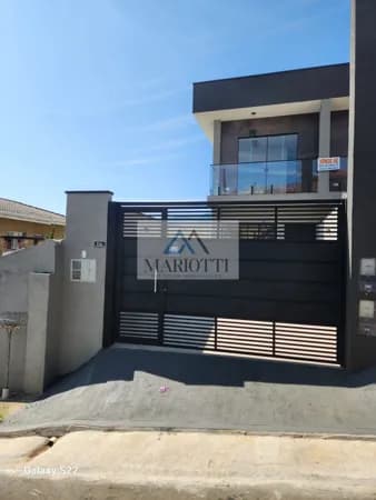 Sobrado com 3 dormitórios, 1 suíte por R$910 mil em Atibaia, SP.