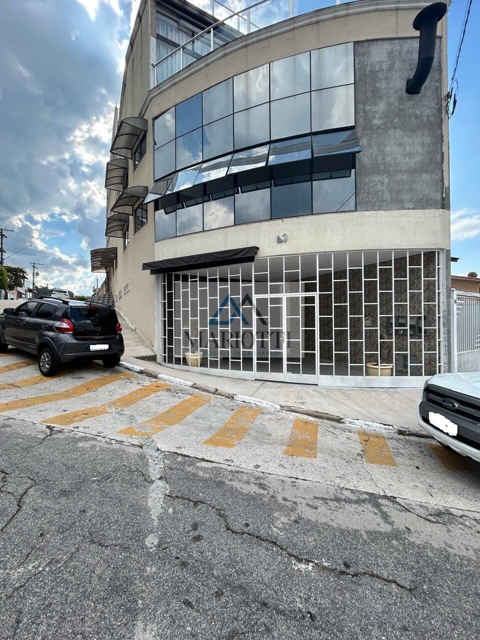 Salão comercial para locação com 160 m² em Caieiras-SP