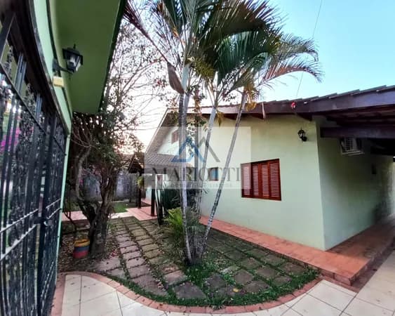 CHÁCARA À VENDA EM BAIRRO NOBRE - 280 m² DE ÁREA CONSTRUÍDA E 1.100 m² DE ÁREA TOTAL