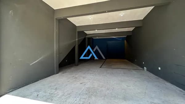 Salão comercial com 120 m², ideal para diversos tipos de atividades comerciais e de serviços. Laranjeiras - Caieiras/SP