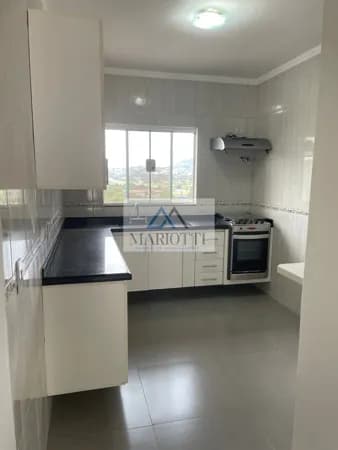 Sobrado com 3 quartos, amplo quintal à venda em Atibaia – espaço ideal para área gourmet e piscina