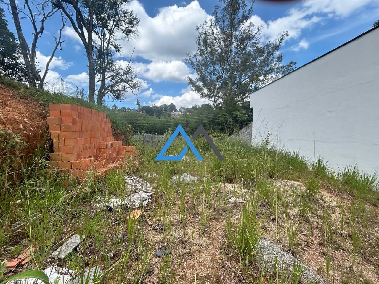 Terreno em Condomínio residencial Mirante da Mantiqueira com 320 m² em Mairiporã-SP