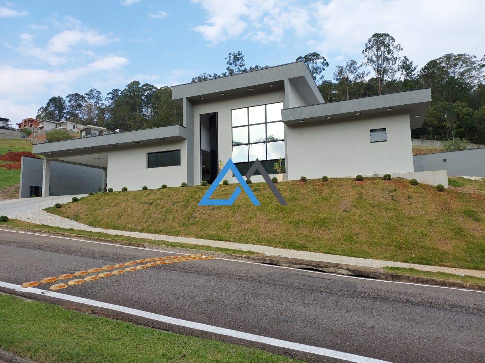 Casa Térrea com Piscina à Venda - Condomínio Quintas da Boa Vista- Atibaia