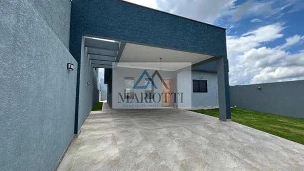 Casa térrea com piscina e 3 dormitórios em condomínio fechado em Atibaia.