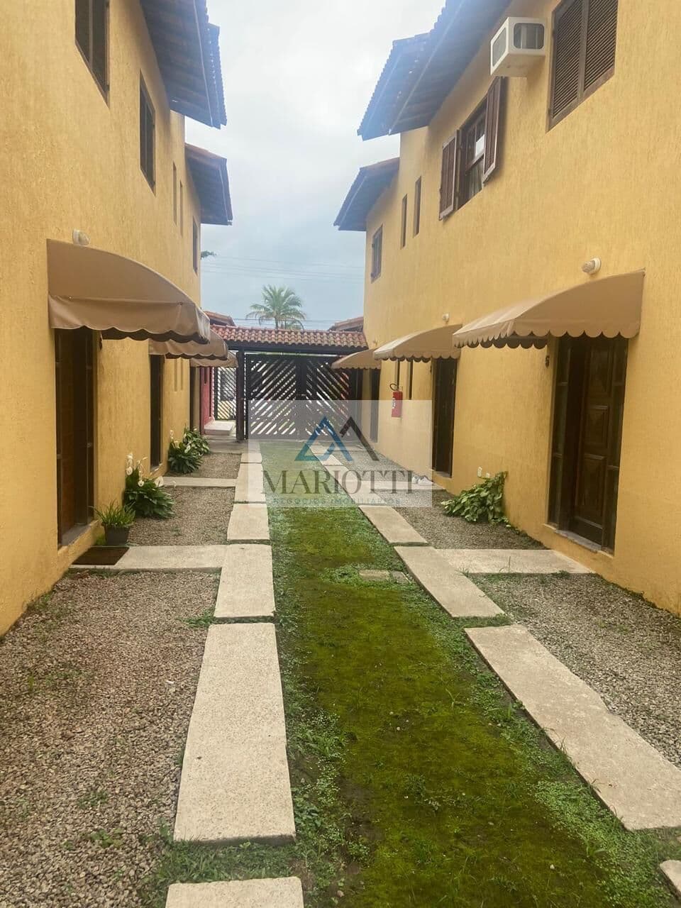 Sobrado à Venda em Bertioga - SP