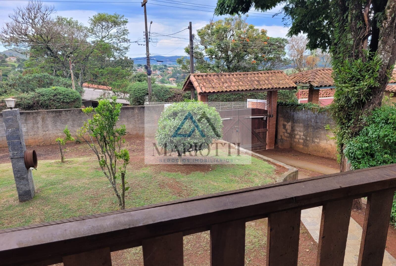 CHÁCARA À VENDA – 1.000m² | CASA TÉRREA COM PISCINA