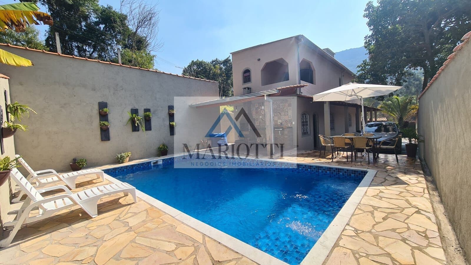 Chácara à venda para financiamento bancário com piscina em Mairiporã!