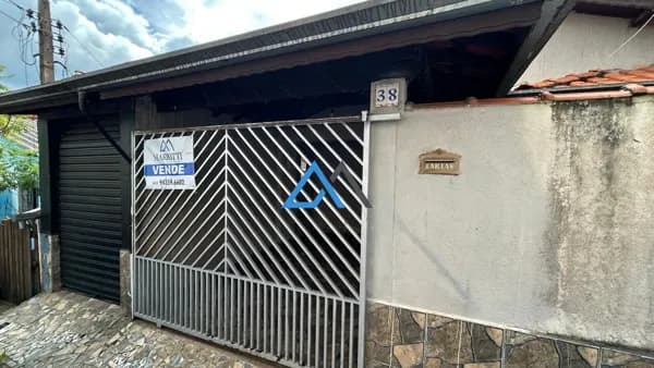 Casa à Venda no Centro de Terra Preta – Potencial Residencial e Comercial
