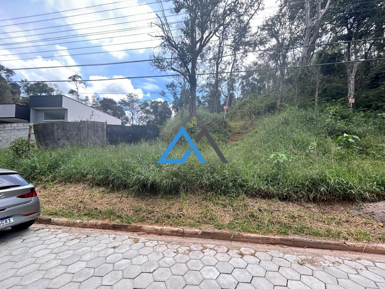 Terreno em Condomínio residencial Mirante da Mantiqueira com 322 m² em Mairiporã-SP