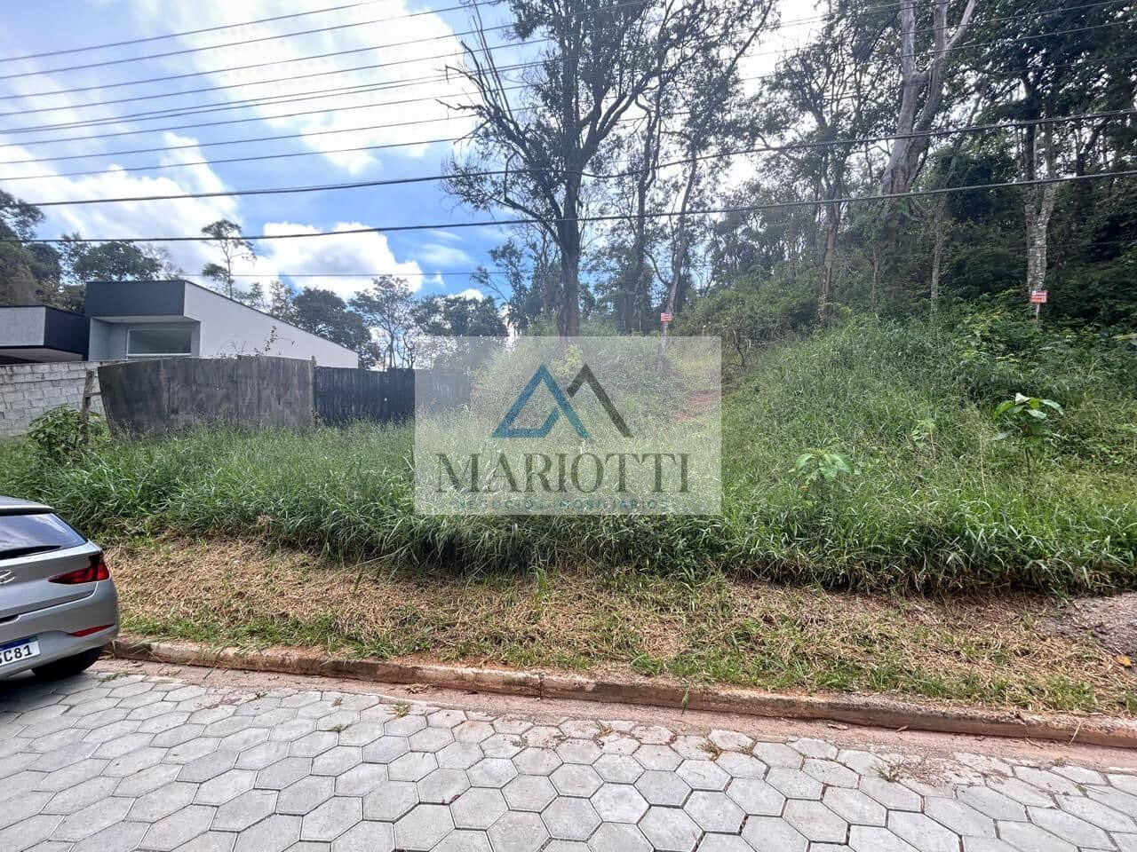 Terreno em Condomínio residencial Mirante da Mantiqueira com 322 m² em Mairiporã-SP