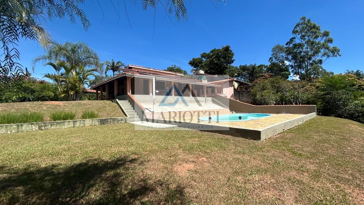 Chácara com piscina e lazer pronta para morar em Tuiuti SP