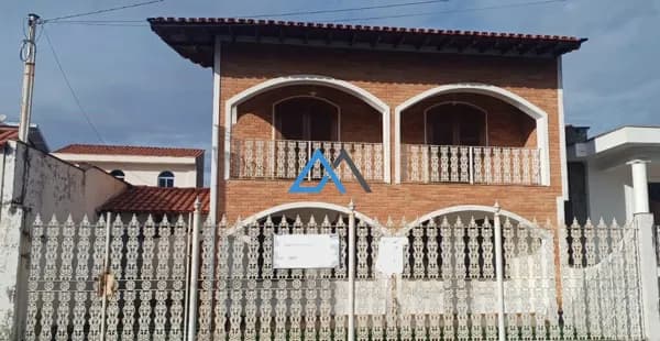 Sobrado espaçoso à venda na Região Central de Caieiras-SP!