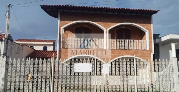 Sobrado espaçoso à venda na Região Central de Caieiras-SP!