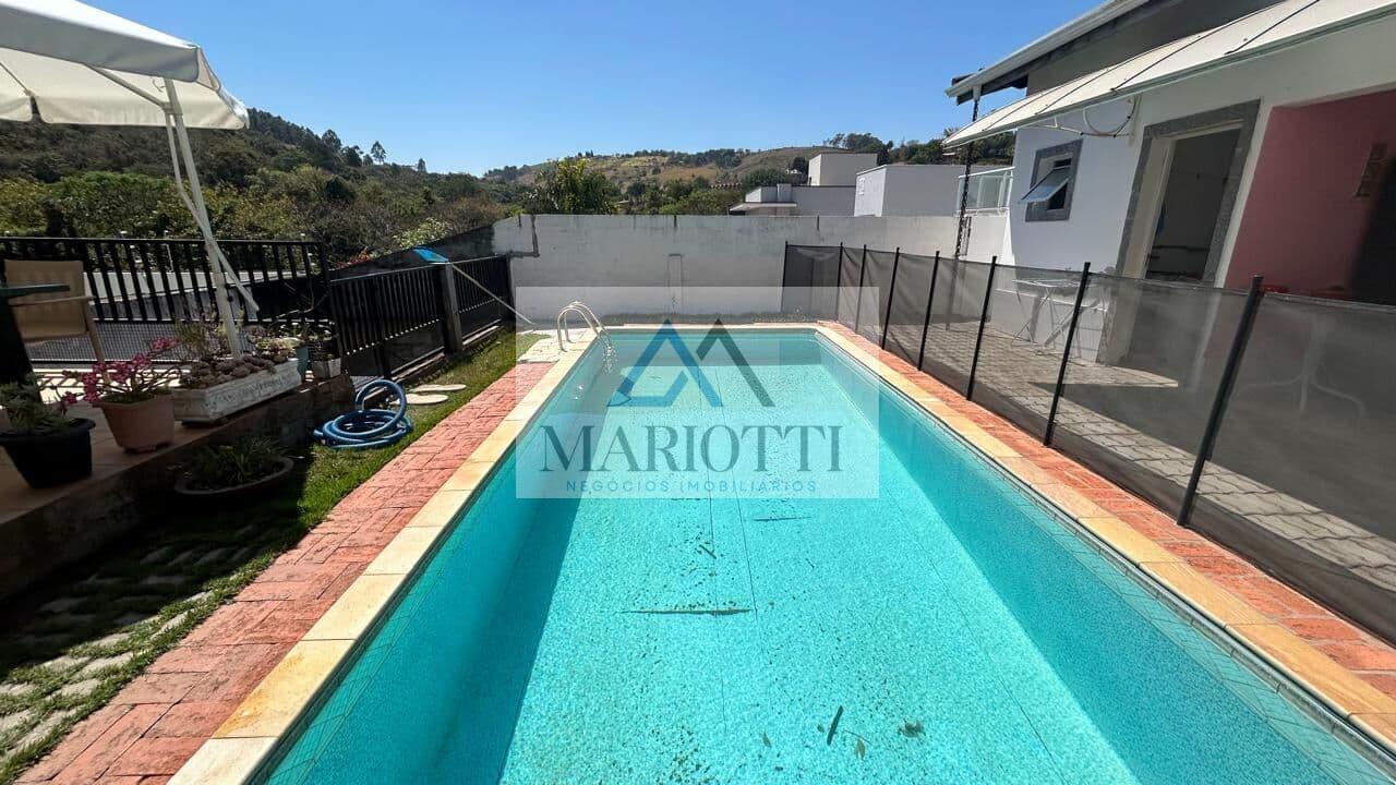 Casa em Condomínio com Piscina e 3 Dormitórios – Atibaia/SP