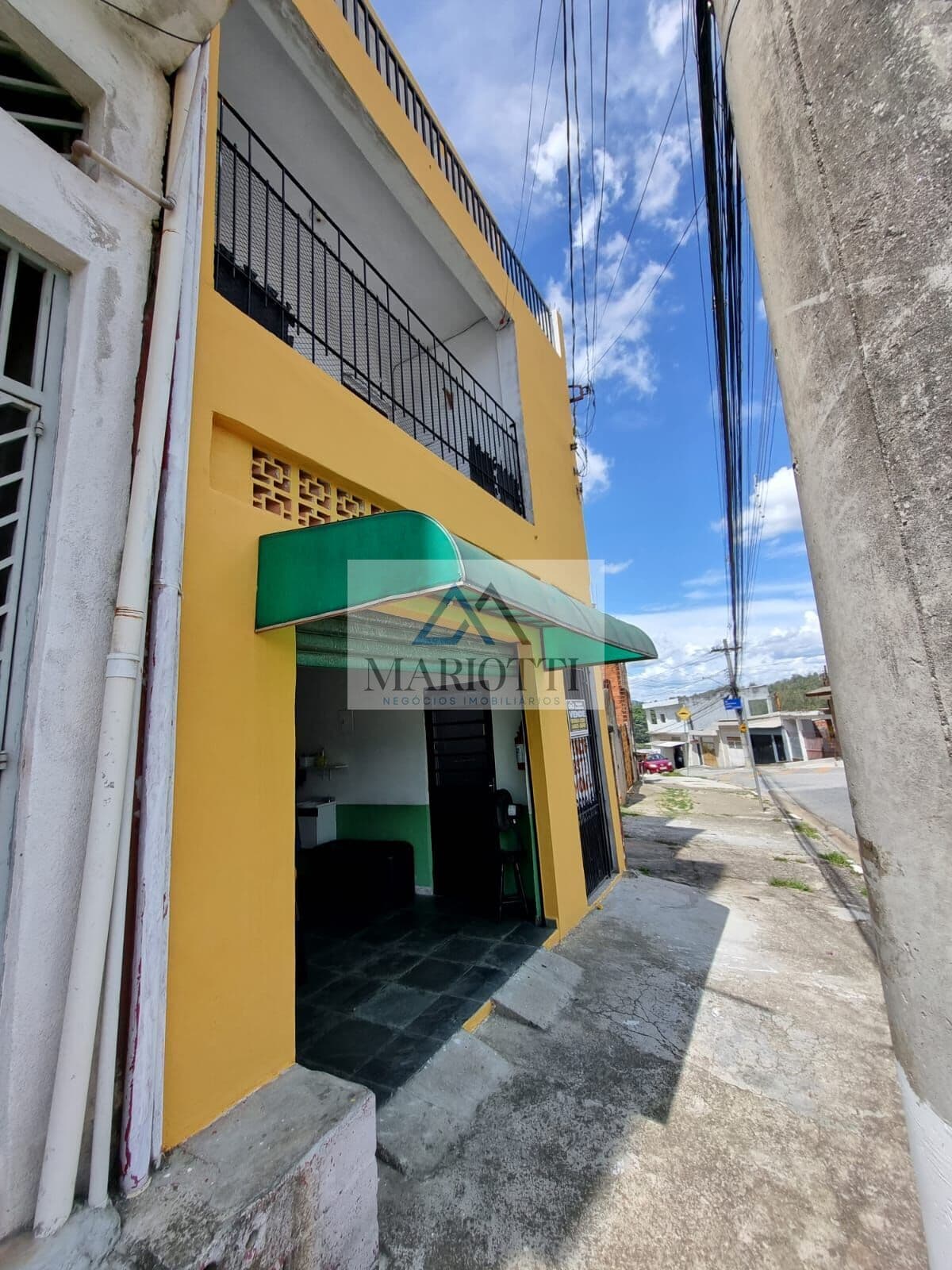 Sobrado com 3 Casas e Salão Comercial à Venda no Bairro Serpa - Caieiras/SP 340.000,00